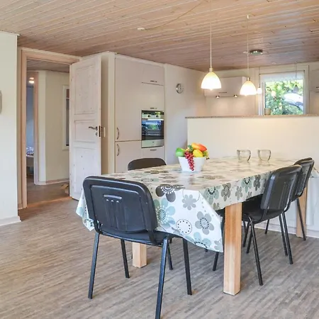 Stunning In W/ Sauna And 3 Bedrooms *